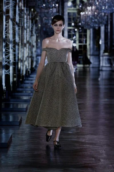 Look 50